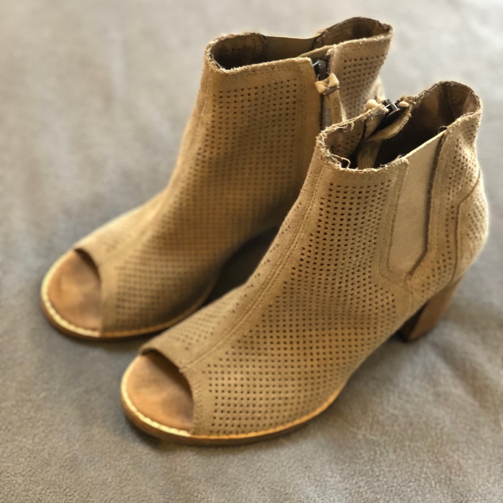 Tom’s Women’s peep toe perforated ankle bootie